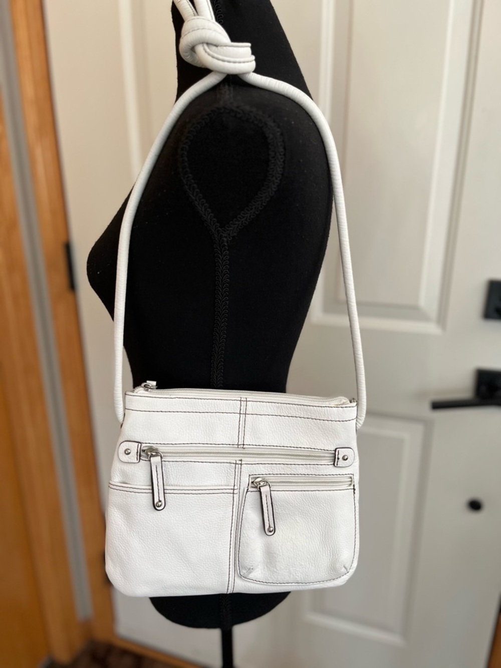 Tignanello pebbled leather crossbody shoulder off white leather purse. - Picture 5 of 16